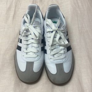 Adidas Sambas vegan leather. Barely worn. Men’s 5/ Women’s 7.